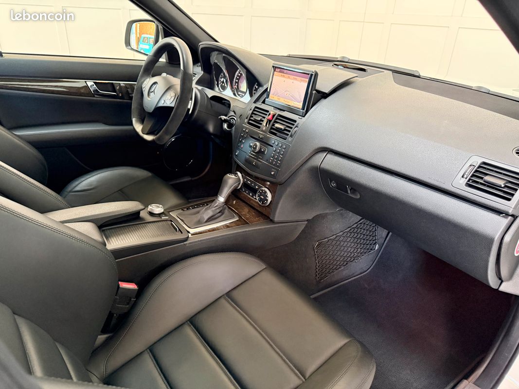 Mercedes C63 AMG 457ch / Pack performance / Toit ouvrant / Caméra / Sièges chauffants (image 8)