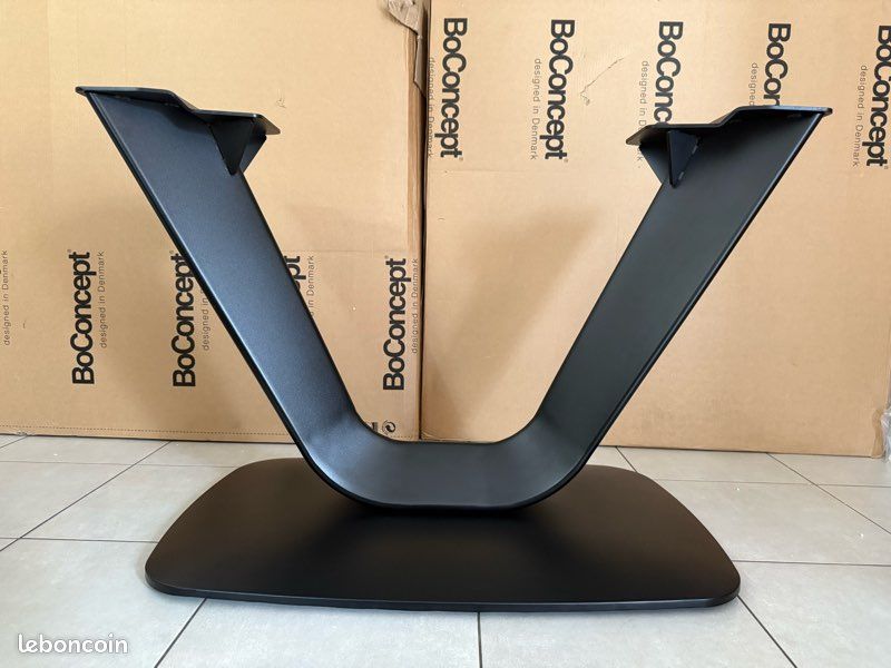 Pied de table Alicante noir BoConcept Faire proposition (image 1)