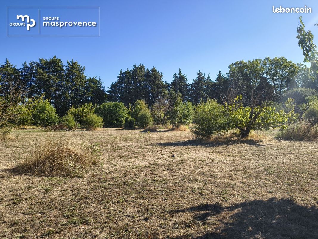 Terrain à bâtir de 1500 m² à L'ISLE-SUR-LA-SORGUE (84) · 370 000 €