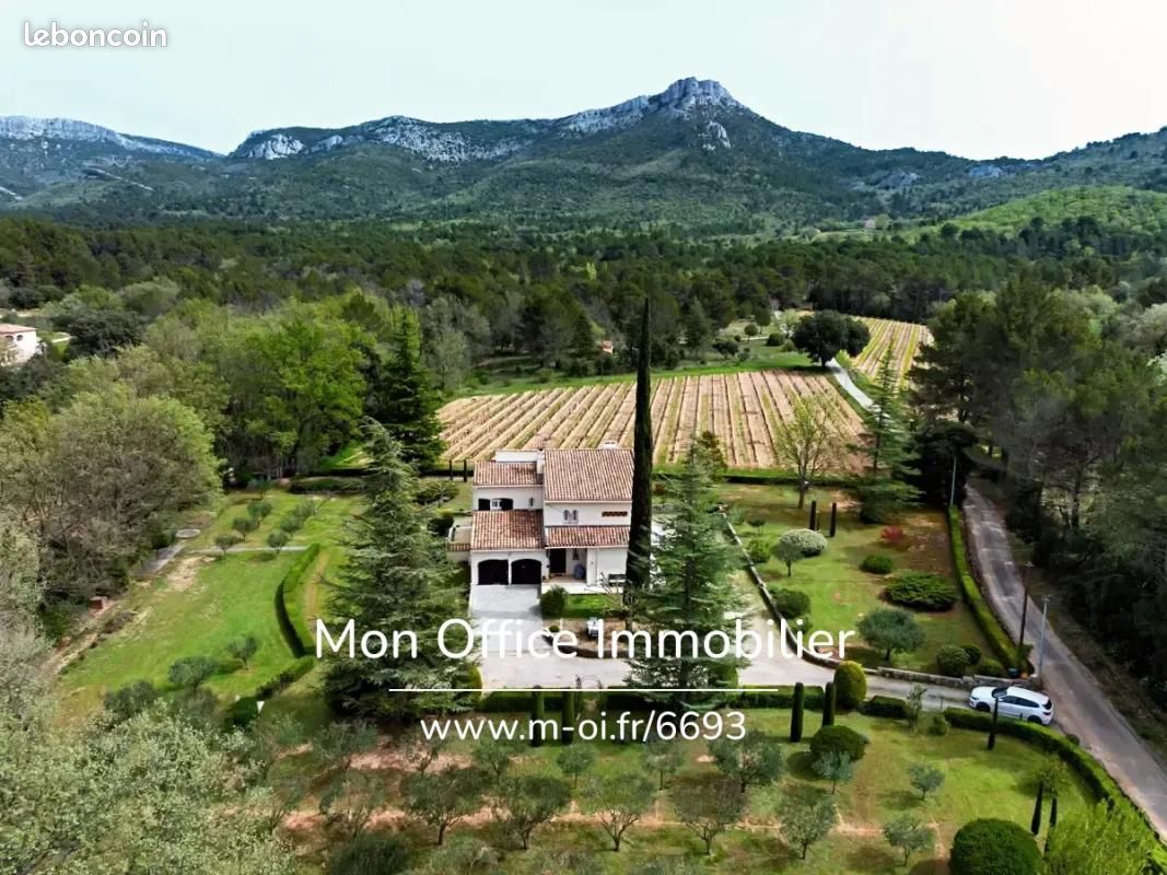 Maison 6 pièces 250 m² · à Trets · 250 m² · 935 000 €