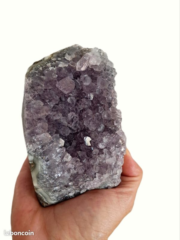 Géode massive Améthyste Uruguay AA violet froid 750 grs (image 15)