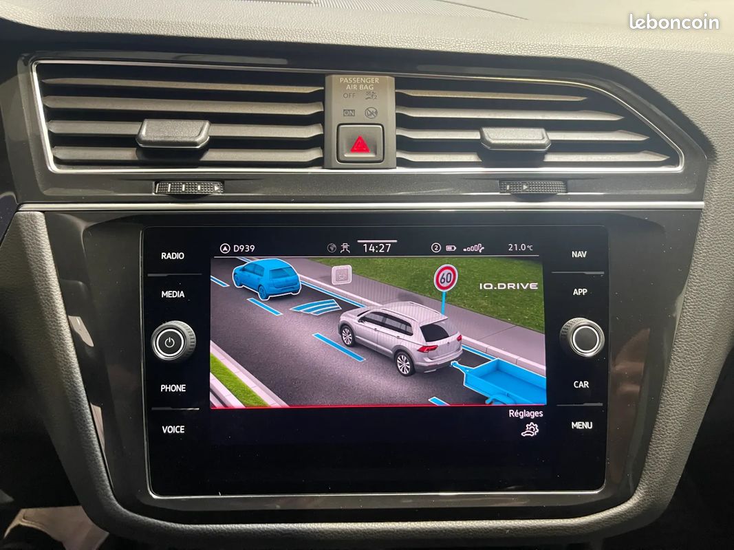 VOLKSWAGEN Tiguan 2.0 TDI 150ch R-Line - 2022 - CarPlay - Virtual cockpit - Led d'ambiance - Boîte auto (image 34)