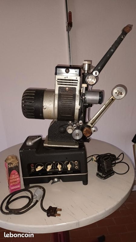 Partie de Projecteur Debrie 16 MB15 + 2 caisses bois Debrie - Collection