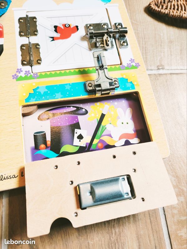 🔑Planche/panneau multi activités avec divers verrous busy board en bois marque Melissa & Doug (image 5)