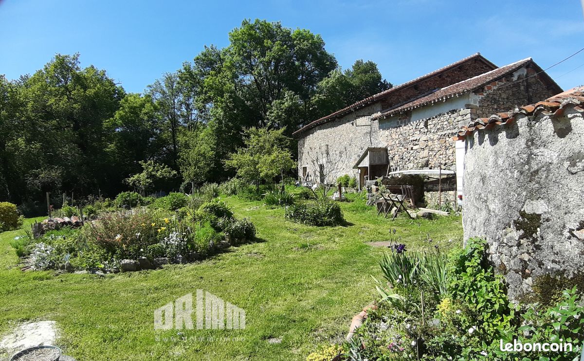 Jolie maison, belle grange - 5,5ha - petit paradis - Lesterps 16420 (image principale 1)