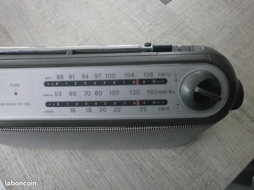 Radio portable LW/ MW/FM Sony ICF-703L - Collection