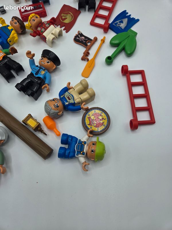 Lot Lego Duplo figurines et pièces divers (image 4)