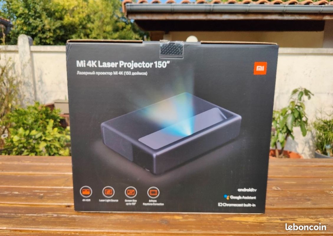 Projecteur laser 4K de marque Xiaomi allant jusqu'à une taille de 150 pouces vendue avec Toile Alr Ust de 80 pouces (image 1)