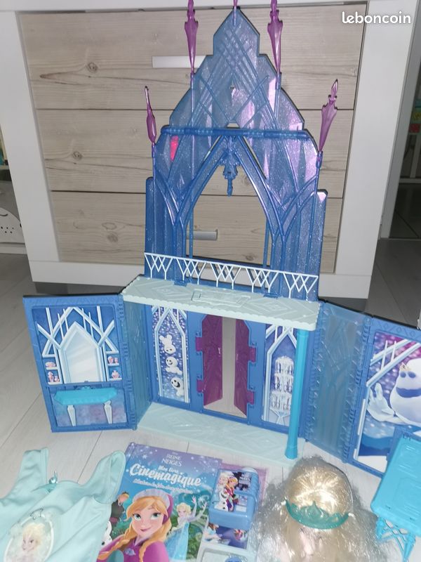 Kit reine des neiges, château poupées, tête à coiffer livre projeté, accessoires (image 2)