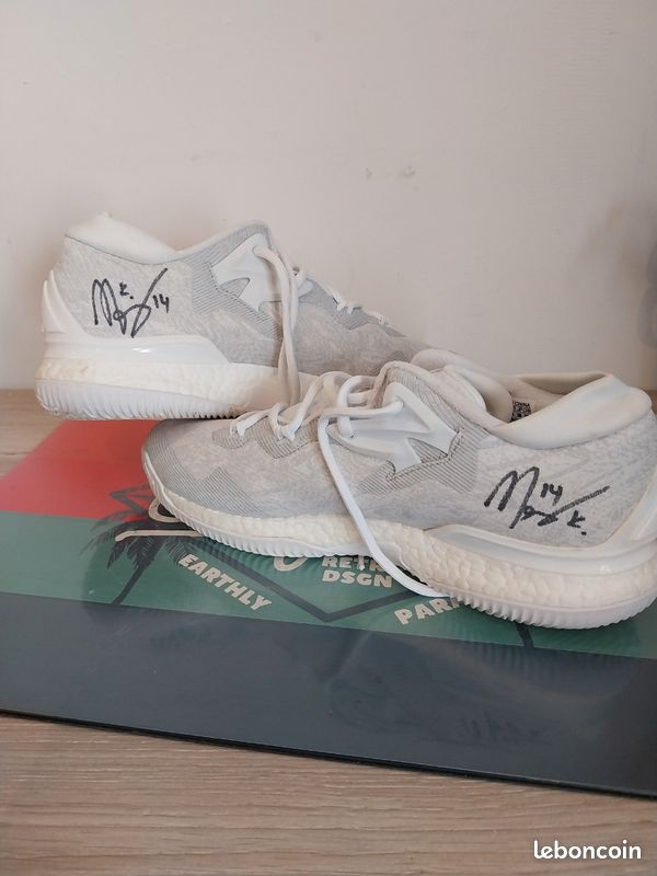 Chaussures dédicacées de Kentin Mahé Handball Collection