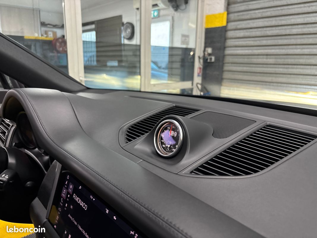 Porsche Macan GTS 380 cv PDK toit ouvrant jantes 21 pack sport chrono bose CarPlay attelage (image 13)
