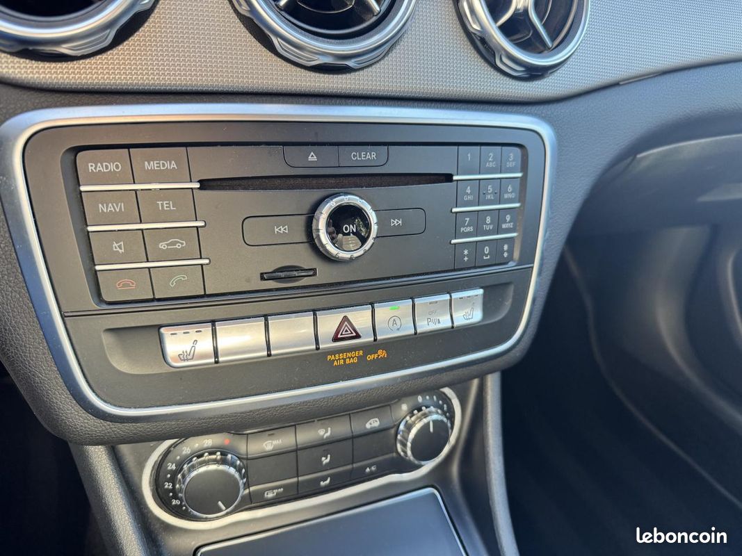 MERCEDES CLASSE GLA 180 Sensation 122ch phase 2 (image 20)