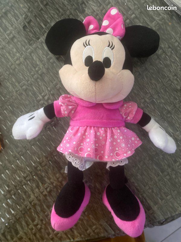 Minnie interactive RIGOLE quand on lui touche le ventre (très bon état) (image 1)