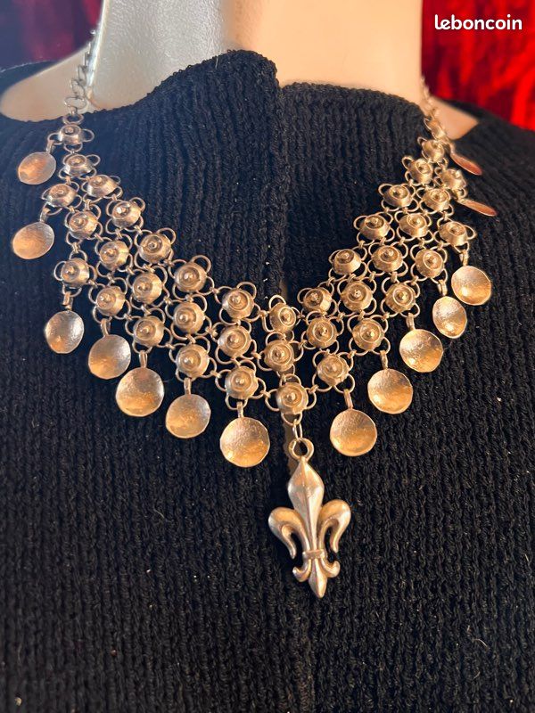 Collier Plastron Argenté Effet Diamanté - Bijou Fantaisie Vintage Drapé Unique