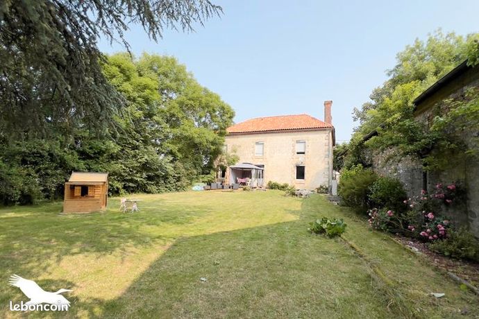 Maison 7 pièces 274 m²