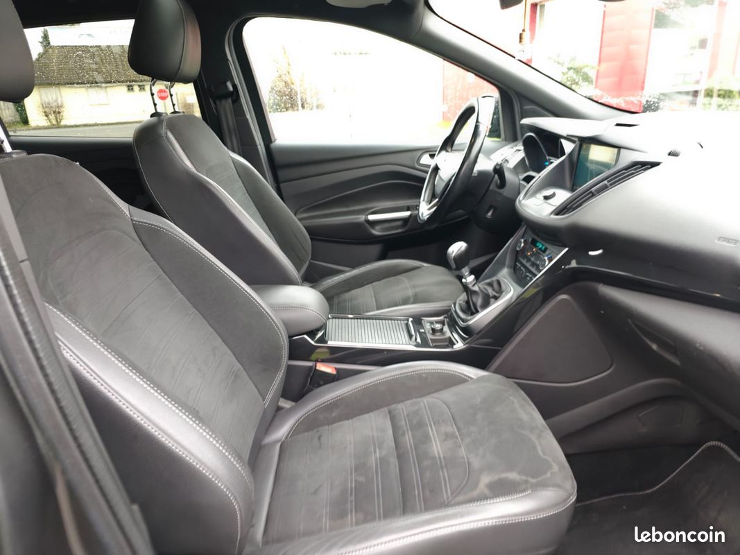 FORD Kuga 2.0 l Phase 2 St-Line Diesel TDCi 150ch Stop&Start ST-Line 4x2 Toit ouvrant (image 3)