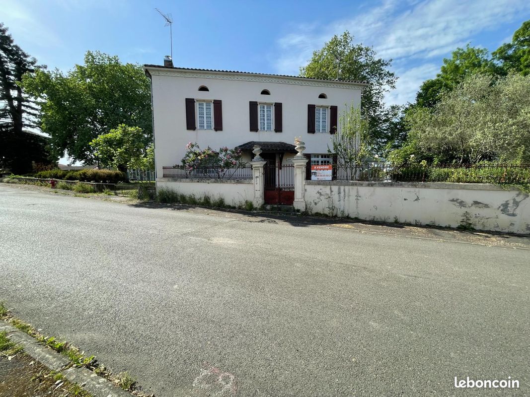 Maison 9 pièces 195 m² · à Saint-Loubouer · 195 m² · 249 000 €
