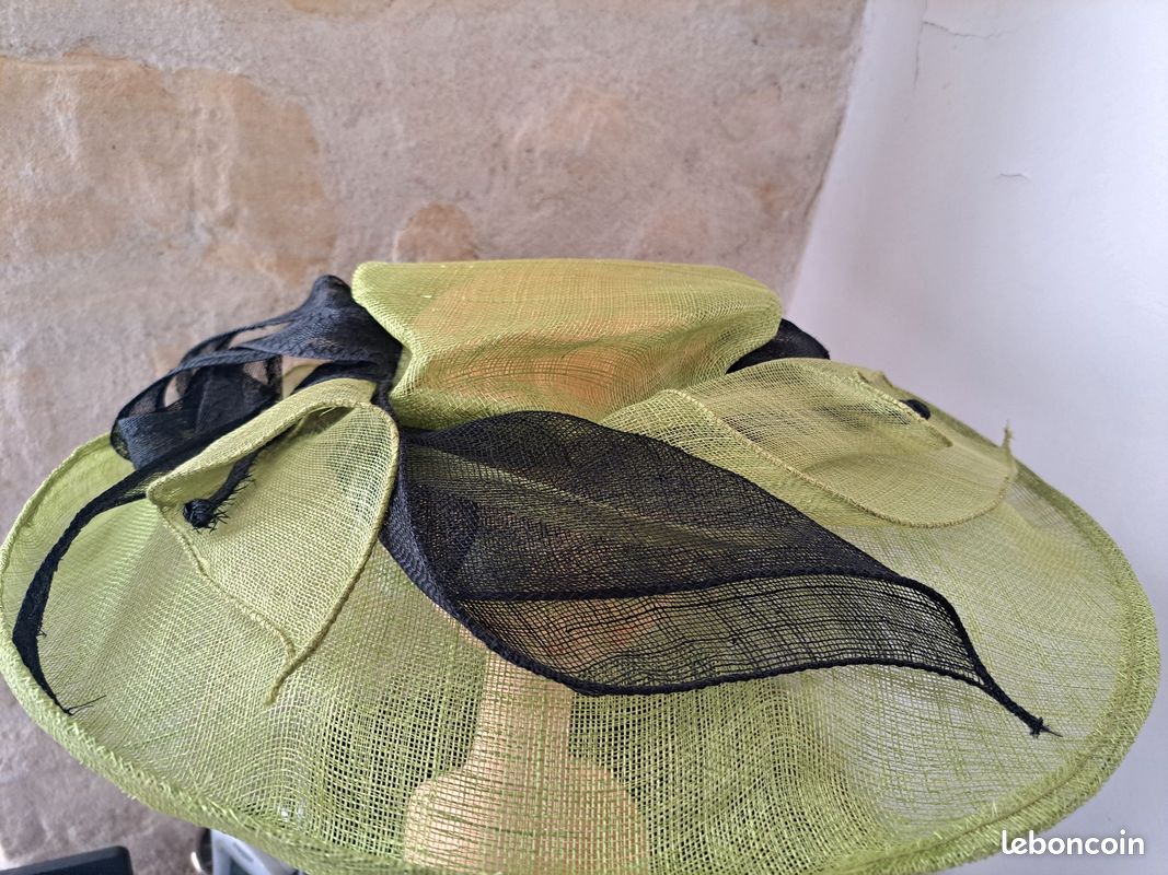 Chapeau bob 'La boite à bijoux' vert Casablanca en solde