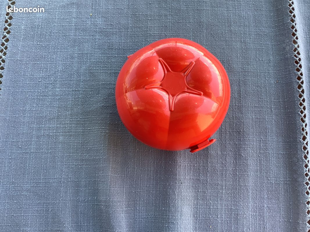 Tupperware boite de conservation forme tomate (image 1)