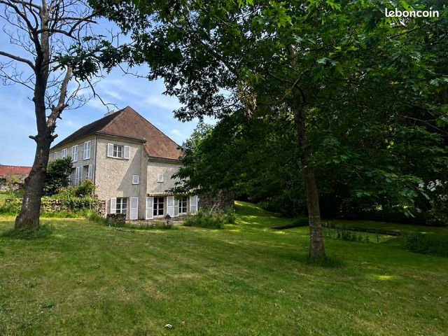 Propriété 13 pièces 341 m² (image 1)