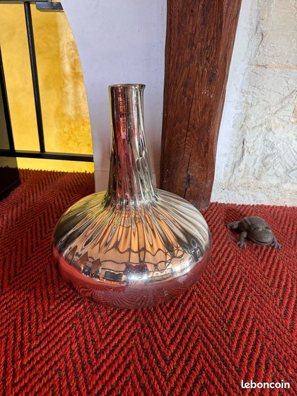 Vase (image 1)