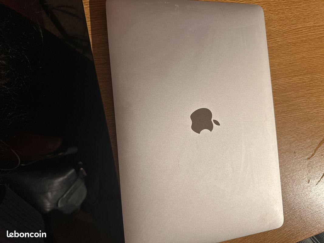 MacBook Air (image 1)