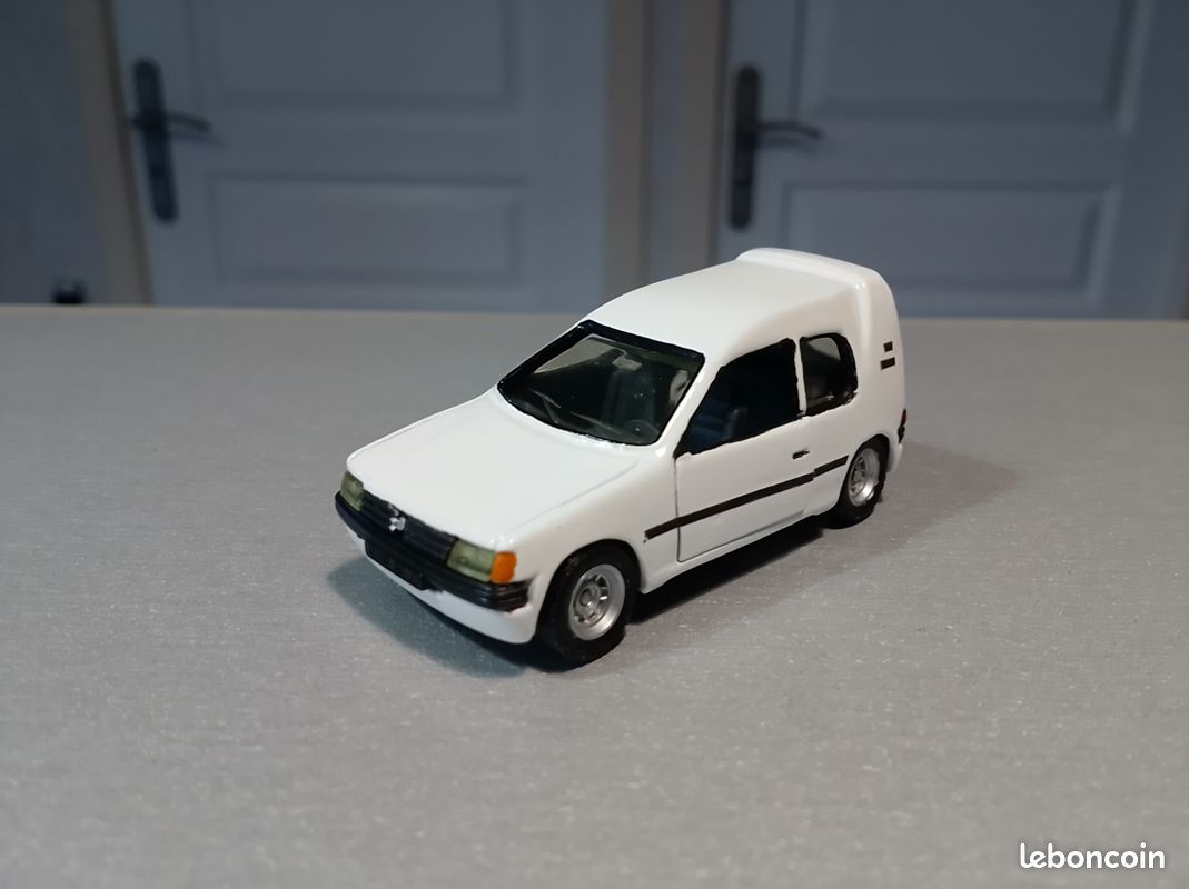 MVI Prestige 1/43 – Peugeot 205 Multi Durisotti Gruau – Blanche – Résine (rétro Manquant)