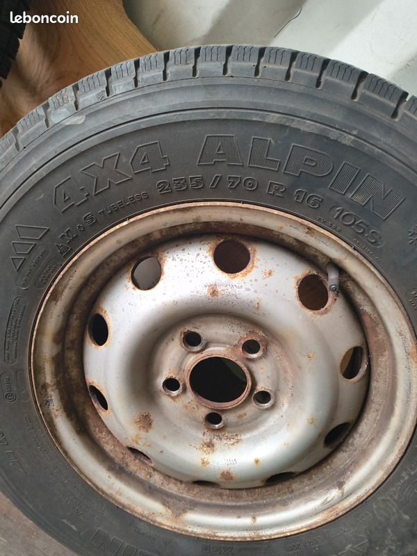 Pneus 4x4 235/70 R 16 105S (image 1)