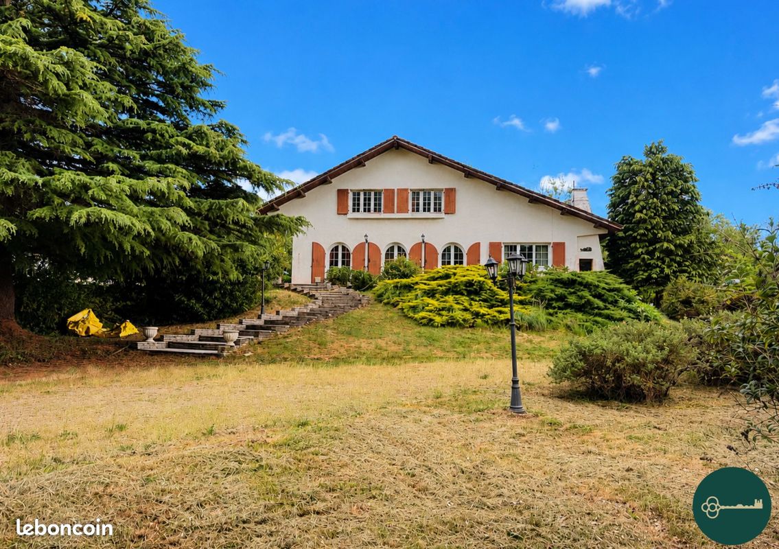 Maison 7 pièces 223 m² · à Foug · 223 m² · 250 000 €