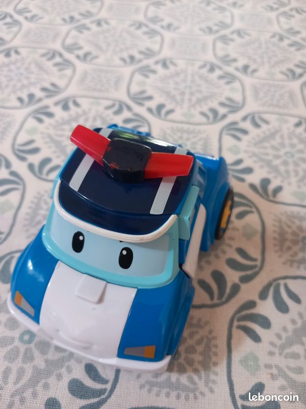 Promo Véhicule Vénus + Moto De Police Et Figurines Sam Le Pompier chez