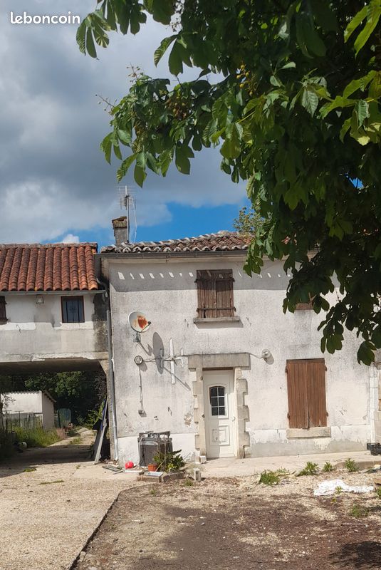 Maison 4 pièces 90 m² · à Sigogne · 90 m² · 70 000 €