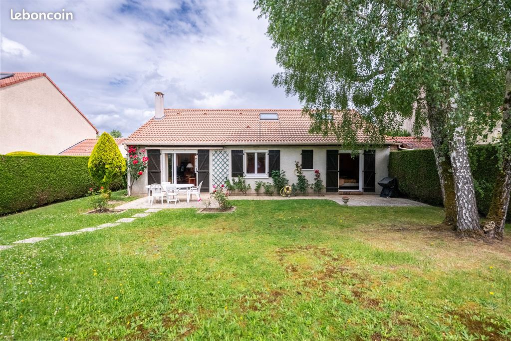Maison 4 pièces 121 m² · à Voisins-le-Bretonneux · 121 m² · 370 000 €