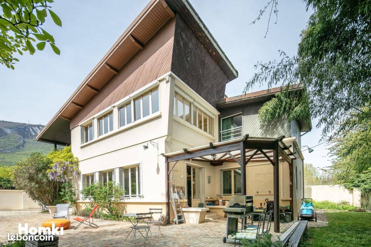 Maison 10 pièces 220 m² · à Fontaine · 220 m² · 600 000 €