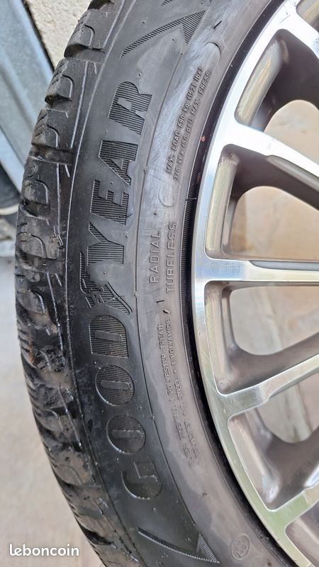 4 roues avec jantes Good Year 205/55R17 95V ultra grip (image 3)