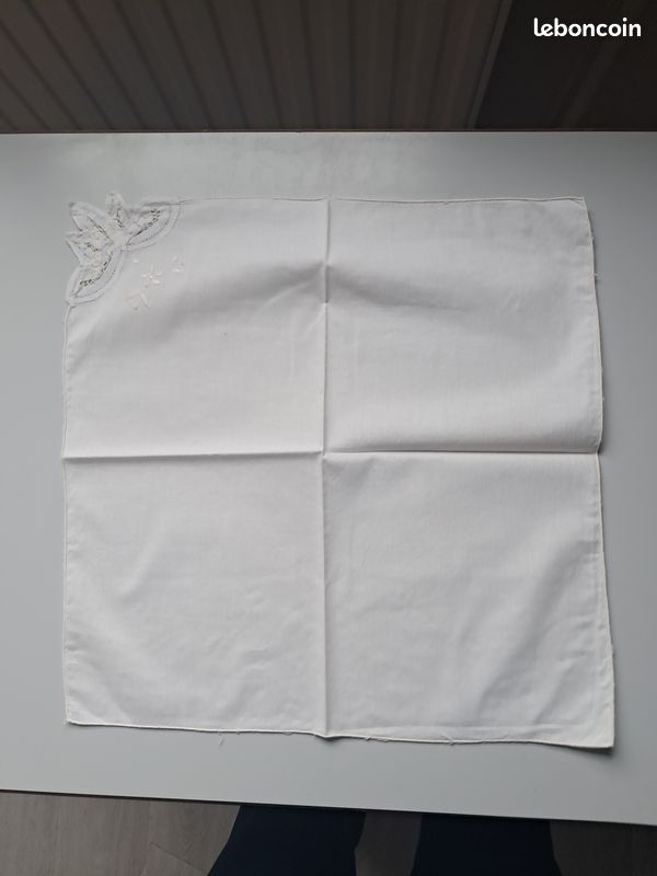 Nappe brodée écru 160x240cm 12 serviettes brodées (image 6)