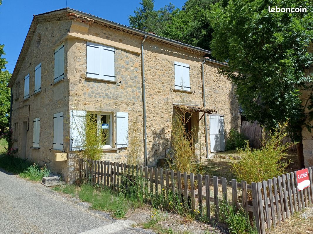 Maison 6 pièces 133 m² · à Chauvac-Laux-Montaux · 133 m² · 978 €