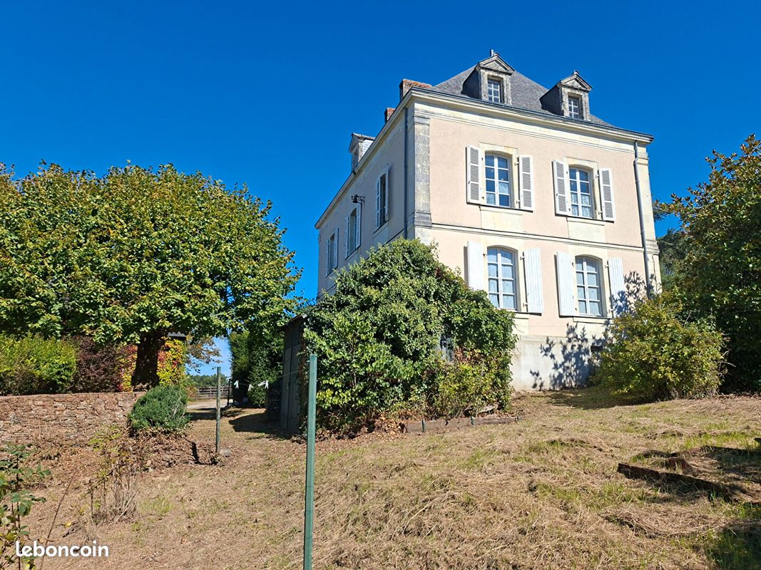 Maison 6 pièces 191 m² · à Saint-Aignan-sur-Roë · 191 m² · 260 000 €
