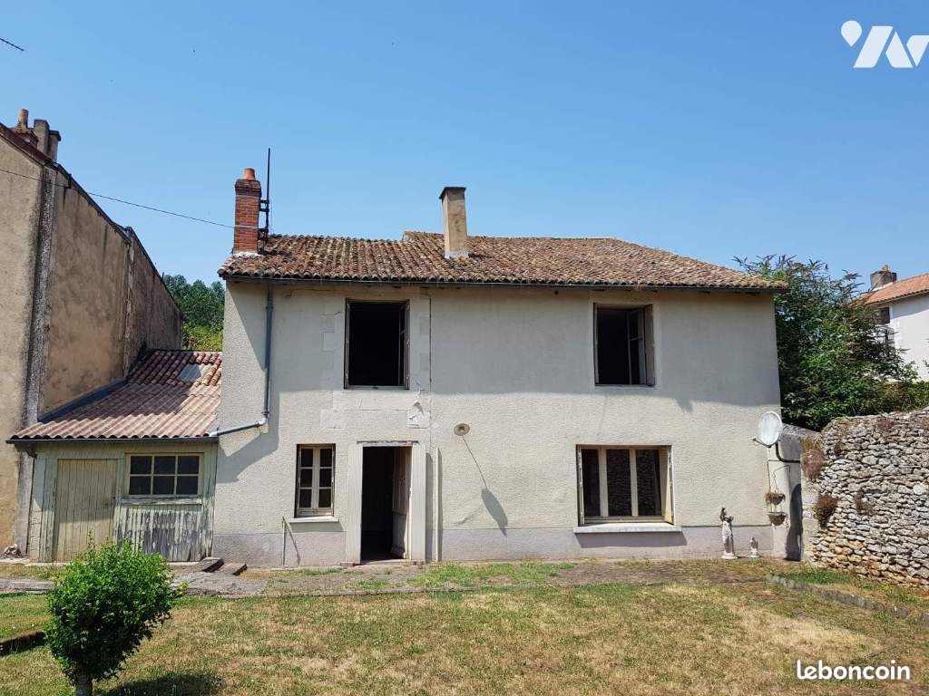 Maison 4 pièces 108 m² · à Latillé · 108 m² · 49 500 €
