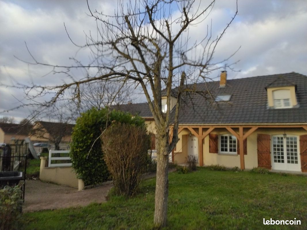 Maison 8 pièces 169 m² · à Romilly-sur-Seine · 169 m² · 950 €/mois