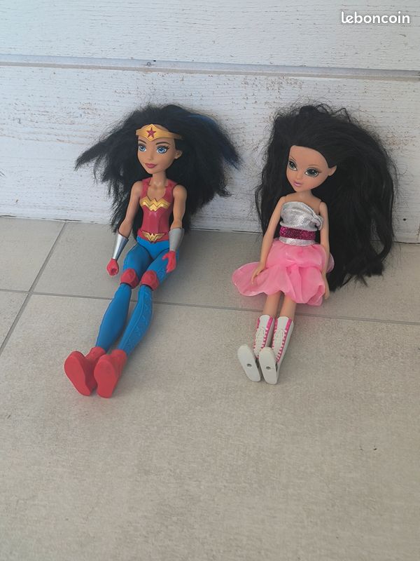 Poupées Wonder Woman + Moxie Girlz (image 1)
