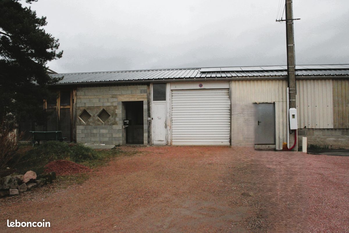 Local commercial 6 pièces 800 m² · à Chauffailles · 800 m² · 299 000 €