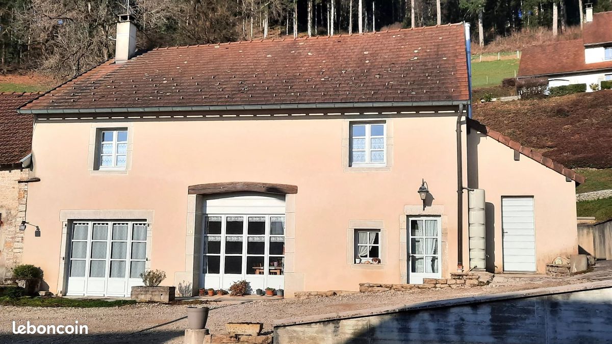Maison 6 pièces 195 m² · à Orgelet · 195,4 m² · 249 000 €