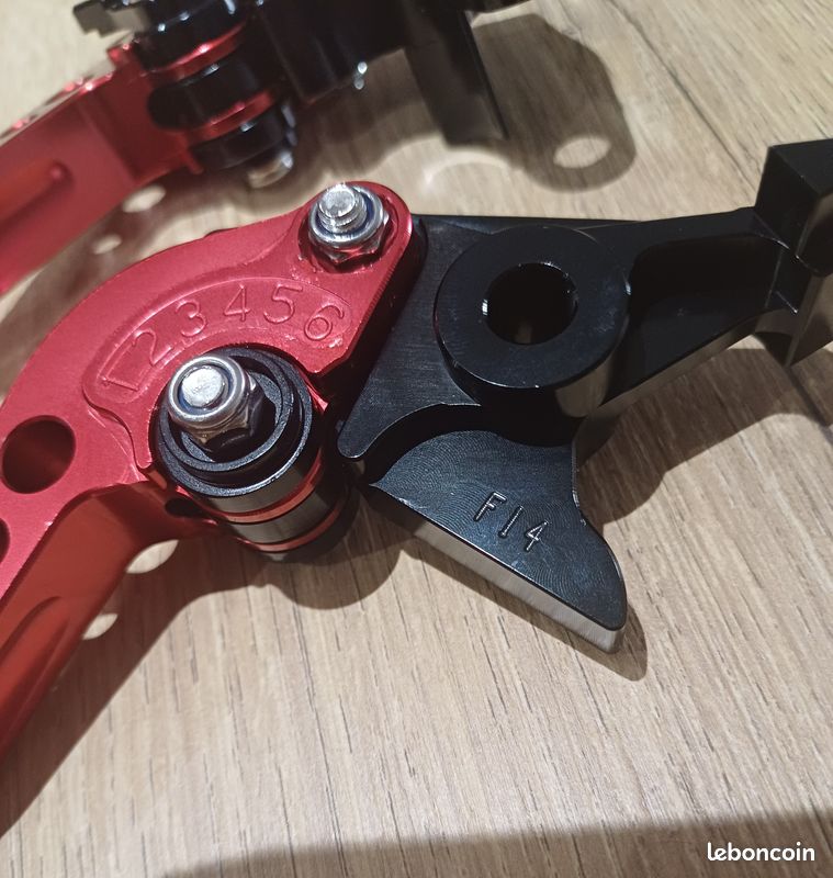 Leviers Frein & Embrayage CNC Dorés Réglables – Pour Yamaha FZS 600 Fazer, XJR400, TDM 900