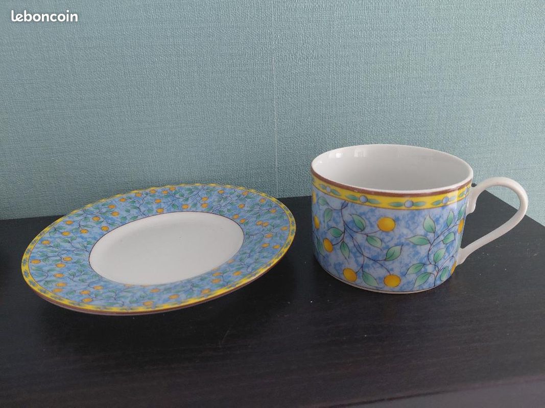 Tasses bleues et soucoupes (image 2)