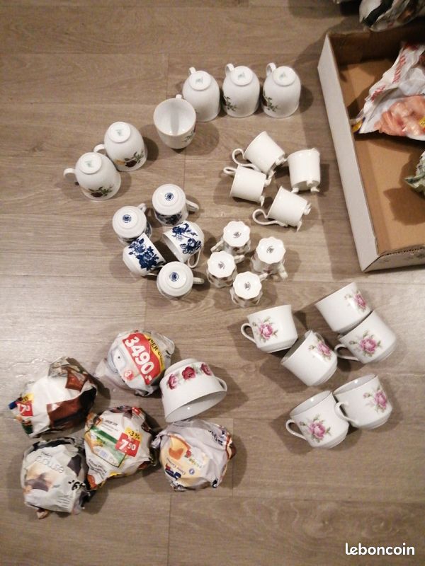 SERVICE à CAFÉ ☕ en PORCELAINE DE RÉPUBLIQUE TCHÈQUE 🇨🇿 CZ, TRÈS TRÈS ANCIEN ET GRIFFÉ voir en dessous (image 17)