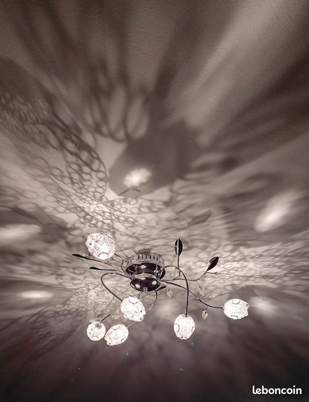 Lustre design fleurs & volutes - Magnifiques jeux d’ombres (image 2)