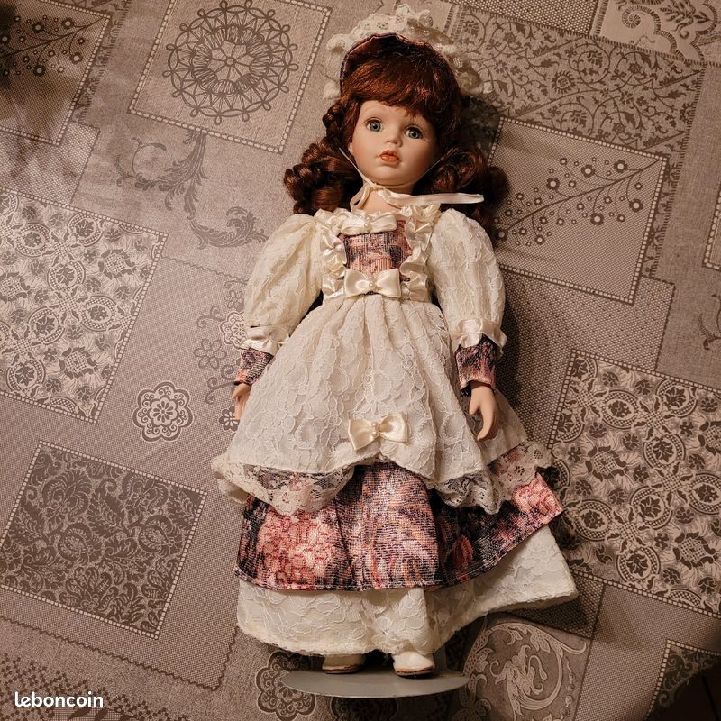 Poupée ancienne en porcelaine 2 (image 1)