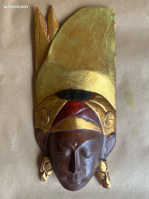Petit Masque Asiatique Ancien En Laiton Avec Pierres Décoratives