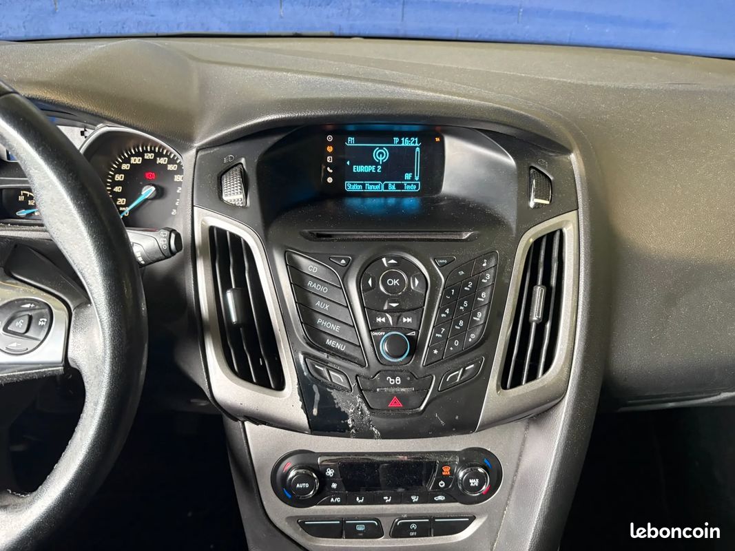 FORD Focus 1.6 D 105ch Business - 2013 - GPS - Bluetooth - Aide stationnement (image 12)