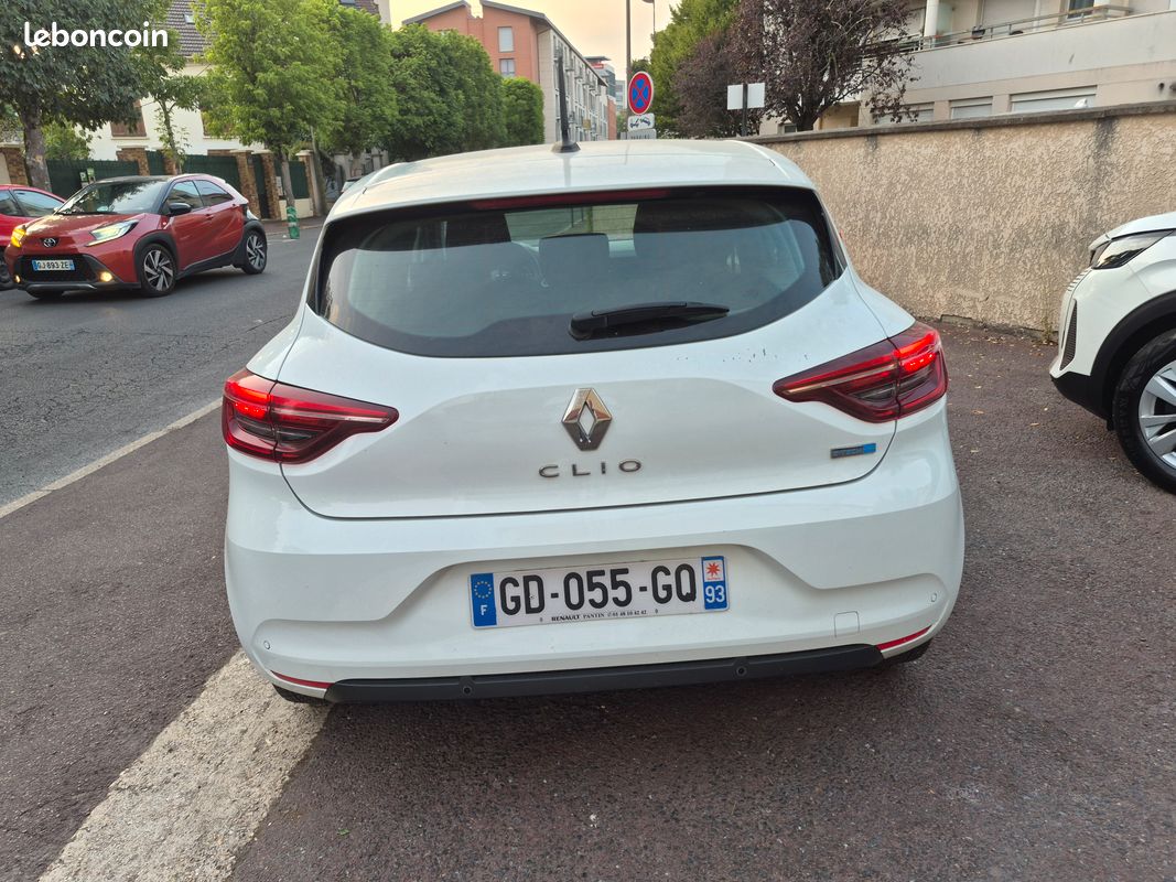 Renault clio essence jybride 145 cv export (image 4)